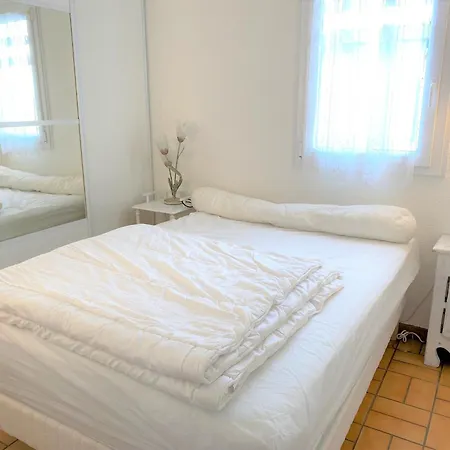 Charmante Maisonnette Avec Jardin, Proche Et Commodites, Sur - Fr-1-22-340 *