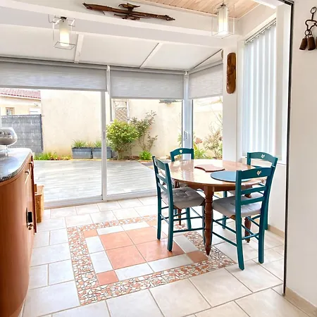 Charmante Maisonnette Avec Jardin, Proche Et Commodites, Sur - Fr-1-22-340